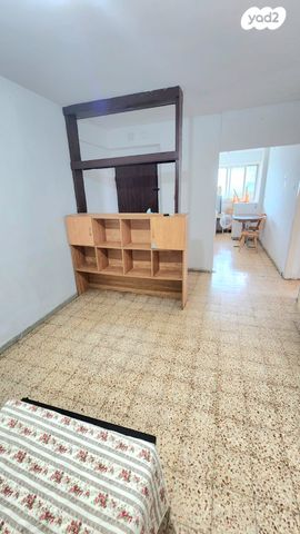 דירה, הרב עוזיאל, רמב"ם, חדרה