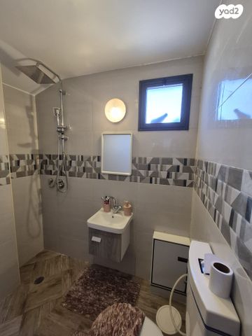 דירה, יוני נתניהו, קרית ארבע