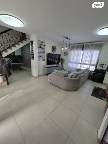 דירה, יוני נתניהו, קרית ארבע