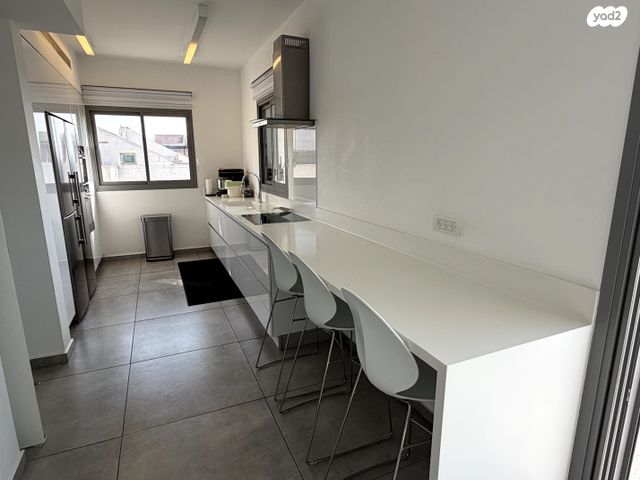 דופלקס, קרית הפרחים - 2005, רעננה