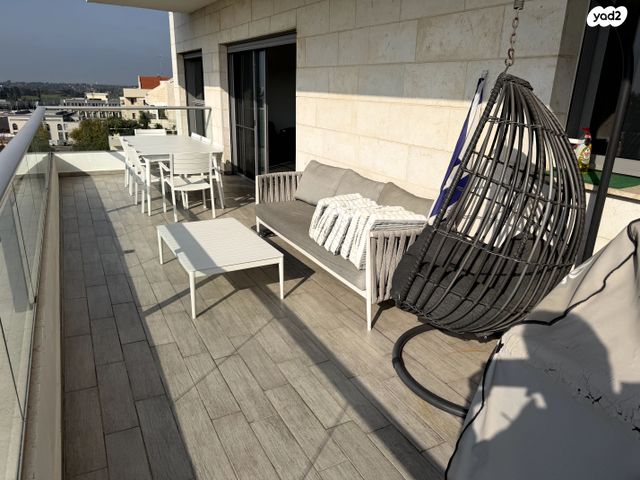 קרית הפרחים - 2005