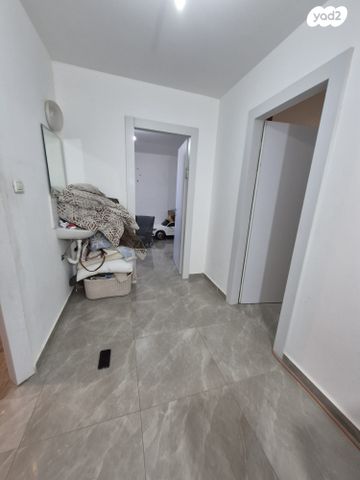 דירה, יוני נתניהו, קרית ארבע