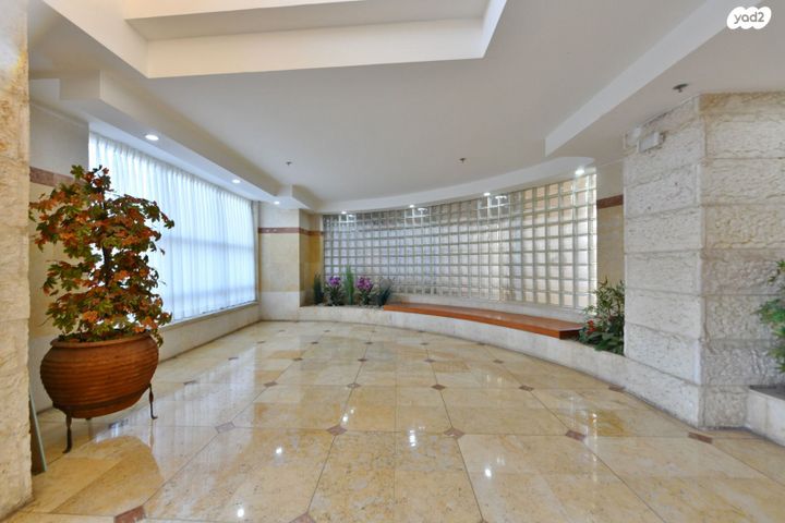 דירה, יוני נתניהו, גבעת שמואל