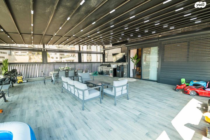 גג/ פנטהאוז, מורשת, מודיעין מכבים רעות