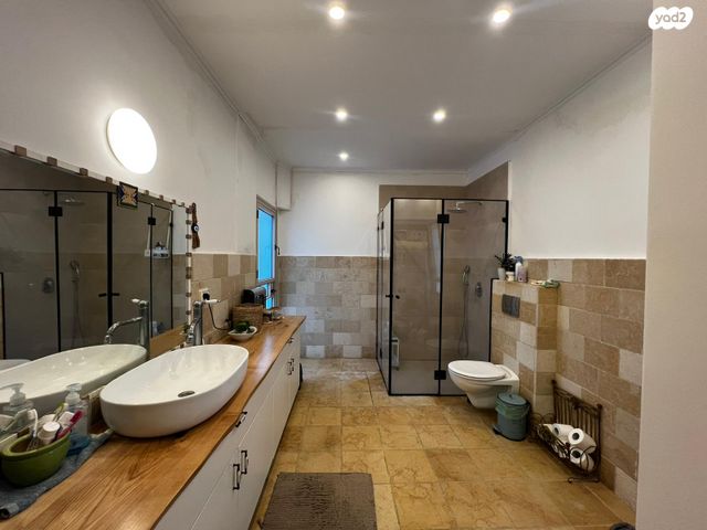 דו משפחתי, משמרות