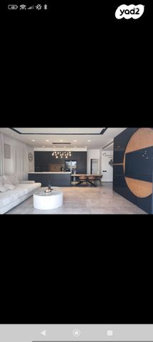 גג/ פנטהאוז, בר לב, מזכרת בתיה