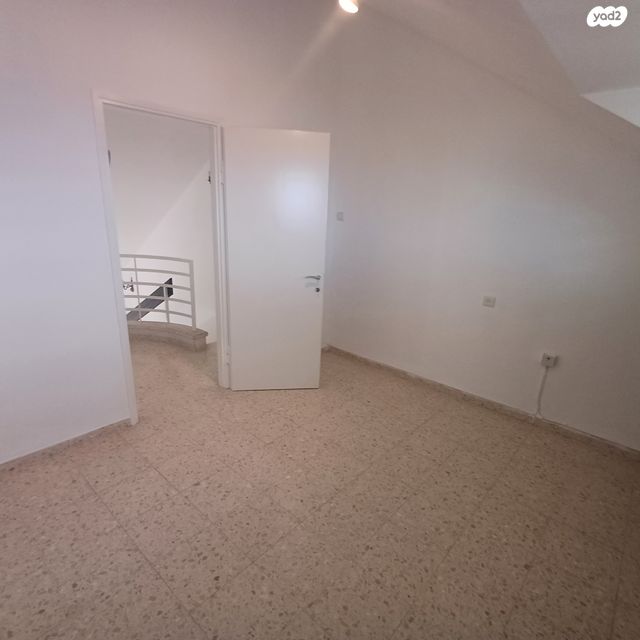 דירת גן, הנרייטה סולד, כרמל מרכזי - שד' קיש, חיפה