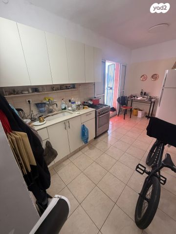 גג/ פנטהאוז, קדושי לוצק, עמידר, בת ים