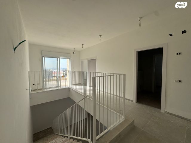 דו משפחתי, חורשת האקליפטוס, אדמית / יערית, שלומי