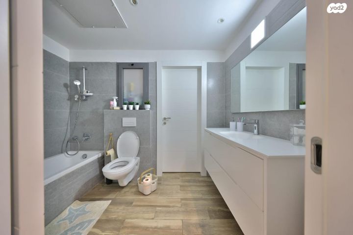 דירה, שלום שבזי, משכנות האומנים, קרית מוצקין