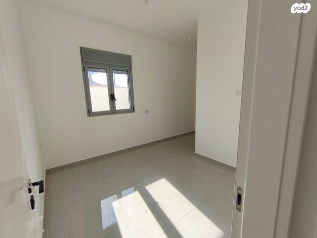 דירת גן, מרים ילן שטקליס, נאות שדה, רעננה