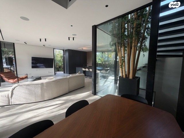 דו משפחתי, שיכון צנחנים, רמת גן