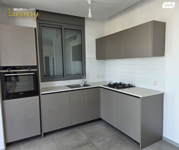 דירה, שדרות רחבעם זאבי, גבעת אולגה, חדרה