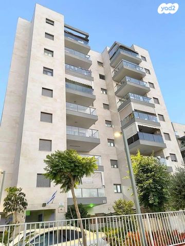 אהובה עוזרי 