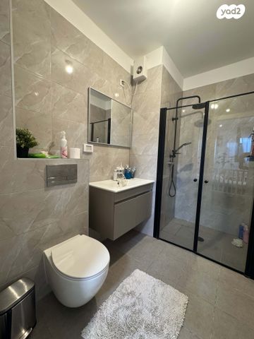 דירת גן, הרב עובדיה יוסף 70, שדרות