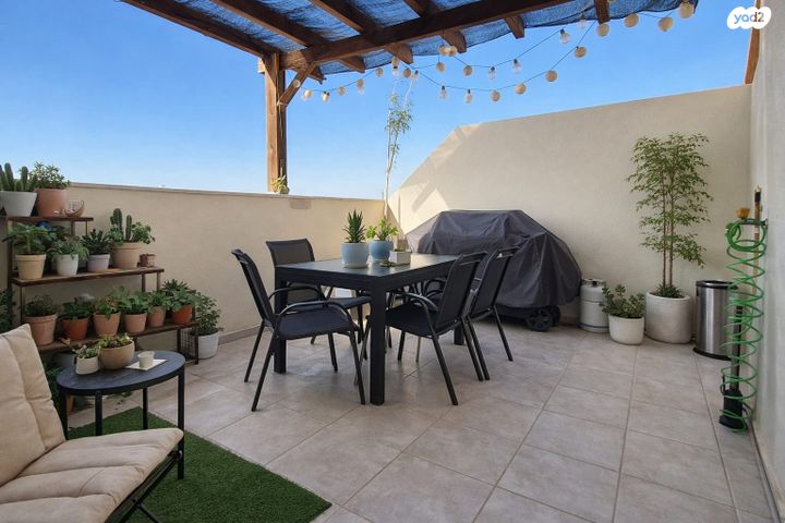 גג/ פנטהאוז, דרך האילנות, גדרה הצעירה, גדרה