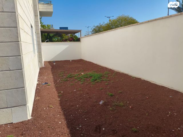 דירת גן, מרים ילן שטקליס, נאות שדה, רעננה