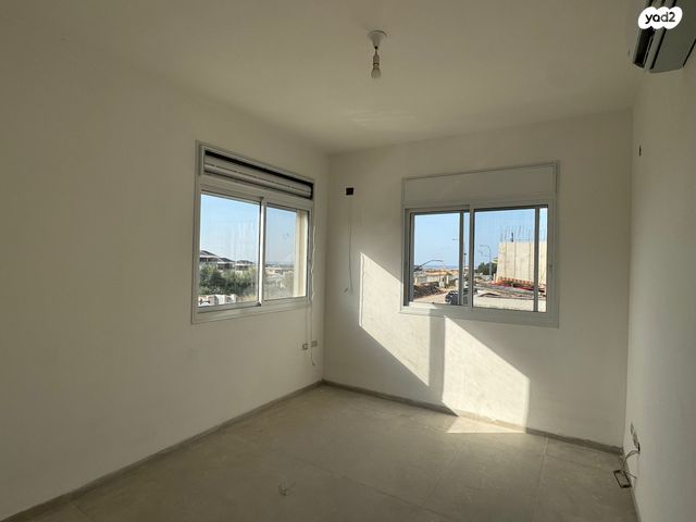 דו משפחתי, חורשת האקליפטוס, אדמית / יערית, שלומי