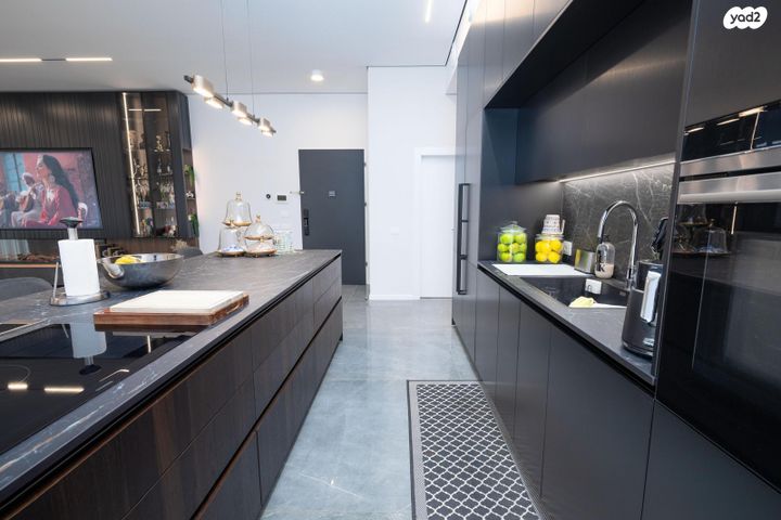 גג/ פנטהאוז, מורשת, מודיעין מכבים רעות