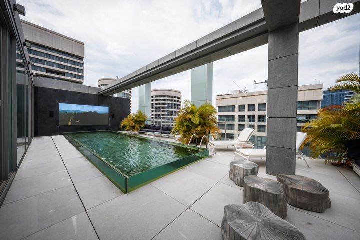 ניסים אלוני 12