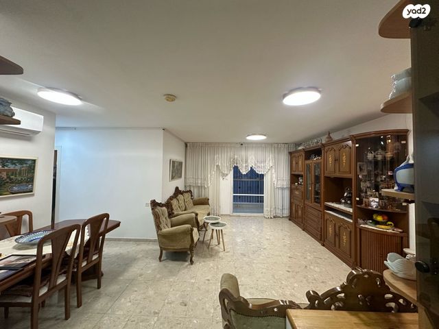 דירה, יגאל אלון, לב מוצקין, בנה ביתך, קרית מוצקין