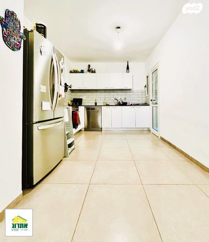 דירה, צור יצחק