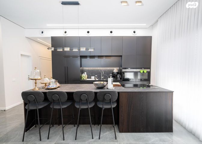 גג/ פנטהאוז, מורשת, מודיעין מכבים רעות