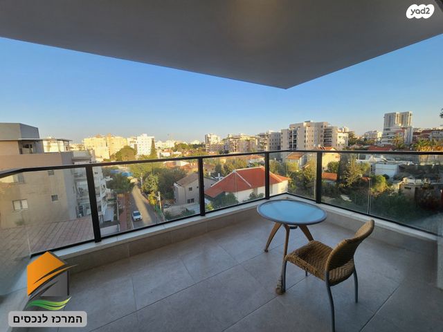 דירה, יהודה דור, שעריים, רחובות