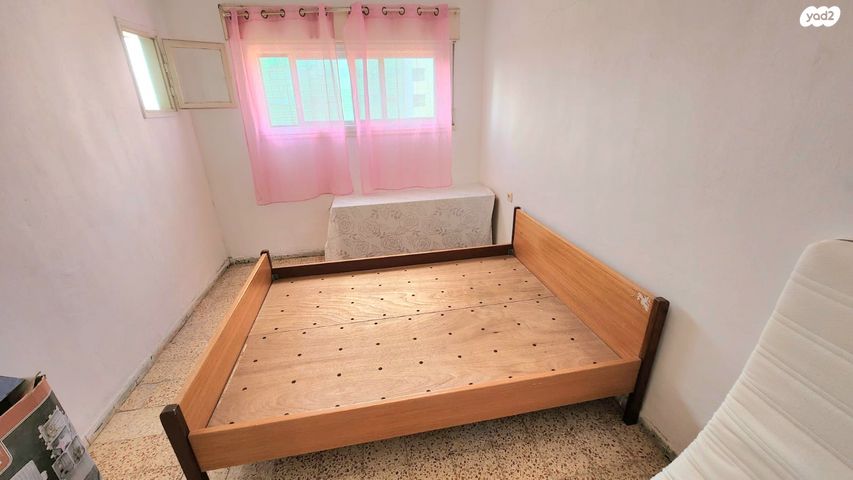 דירה, הרב עוזיאל, רמב"ם, חדרה