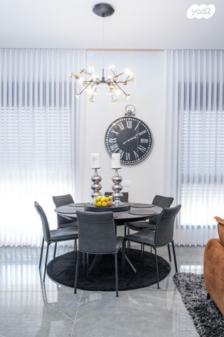 גג/ פנטהאוז, מורשת, מודיעין מכבים רעות