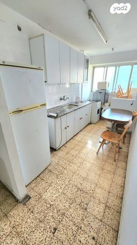 דירה, הרב עוזיאל, רמב"ם, חדרה