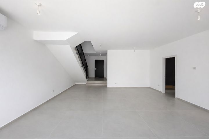 דו משפחתי, הרצל 5, מושבה מרכז, זכרון יעקב