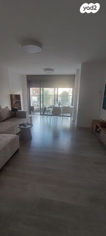 דירה, זאב אורלוב, קרול, פתח תקווה