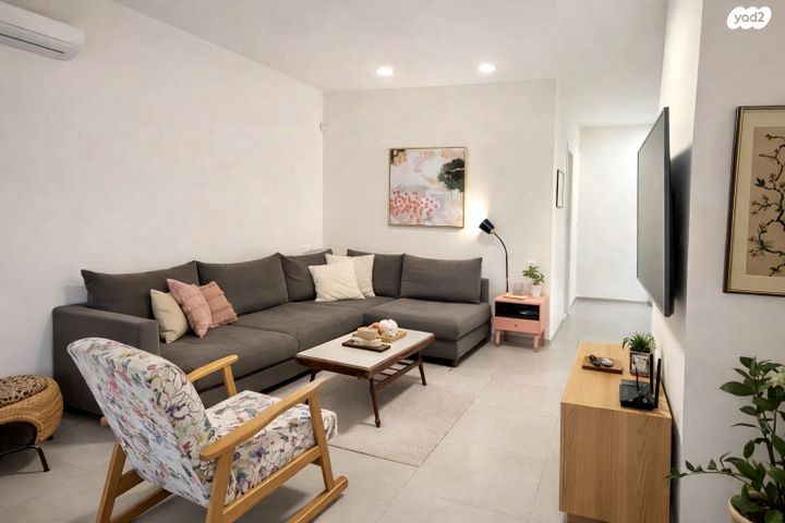 דו משפחתי, צור יגאל, כוכב יאיר / צור יגאל