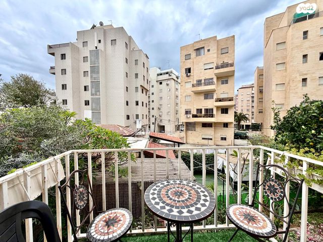 דו משפחתי, משה שפירא 15, צפון מזרח מרכז העיר, נתניה