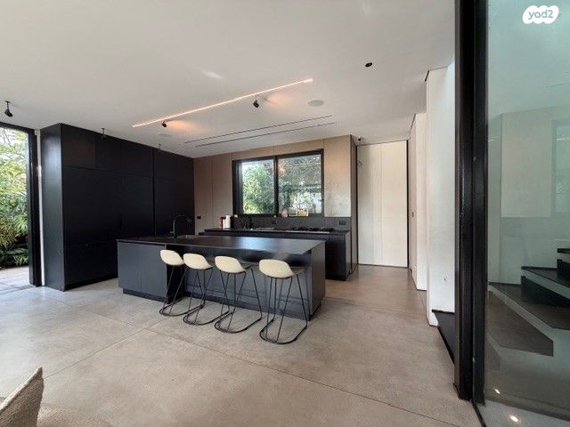 דו משפחתי, שיכון צנחנים, רמת גן