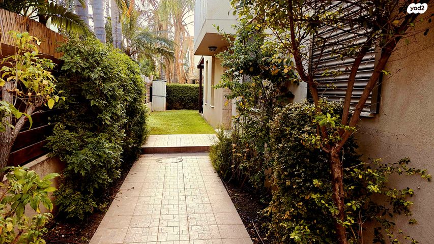 נאות הראשונים