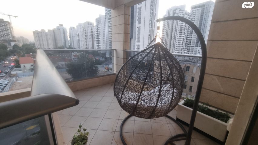 דירה, יהושע חנקין, חולון