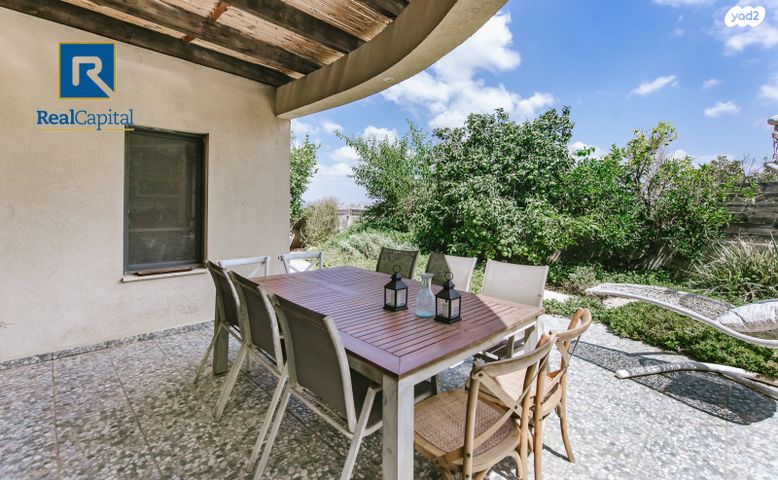 דו משפחתי, פולג, אלפי מנשה