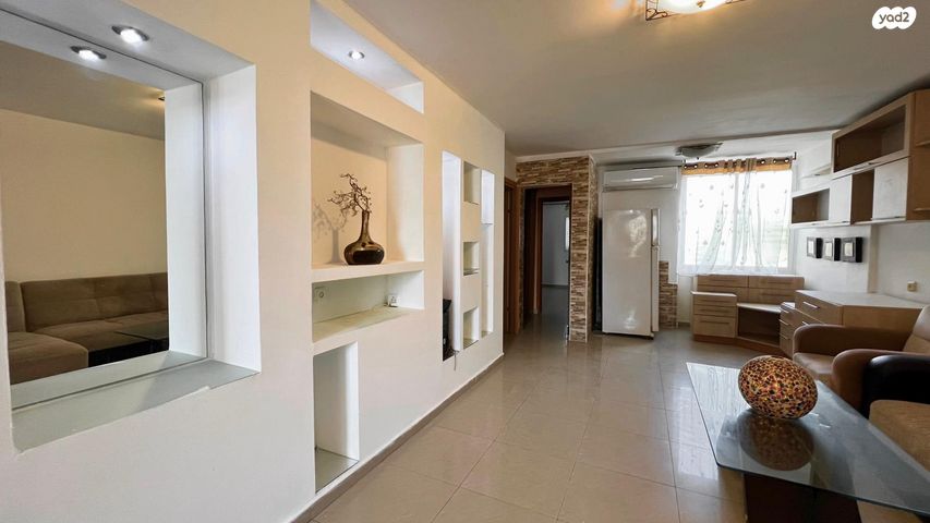 דירה, אפרים צור, שקמים ואגמים, אשקלון