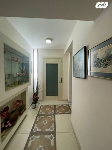 דו משפחתי, המעפילים, מעוז, כפר סבא