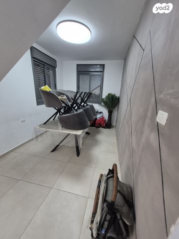 דירה, יוני נתניהו, קרית ארבע