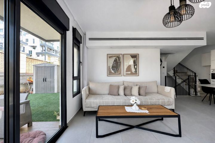 דו משפחתי, סמיון 26, פארק היין, זכרון יעקב