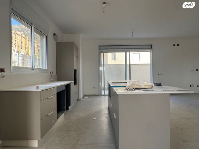 דו משפחתי, חורשת האקליפטוס, אדמית / יערית, שלומי