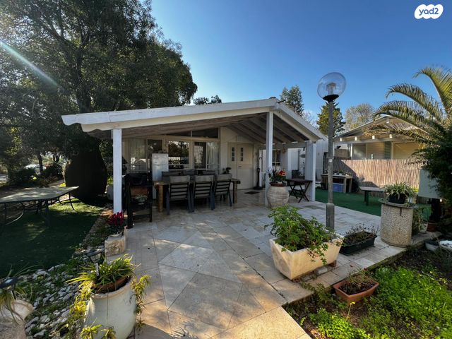 דו משפחתי, משמרות