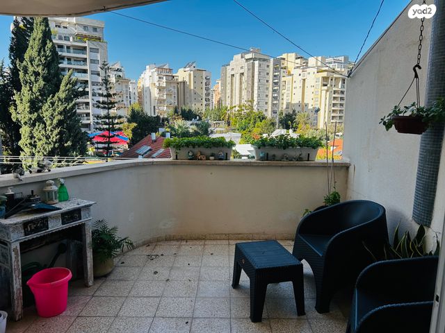 גג/ פנטהאוז, מגדיאל, הוד השרון