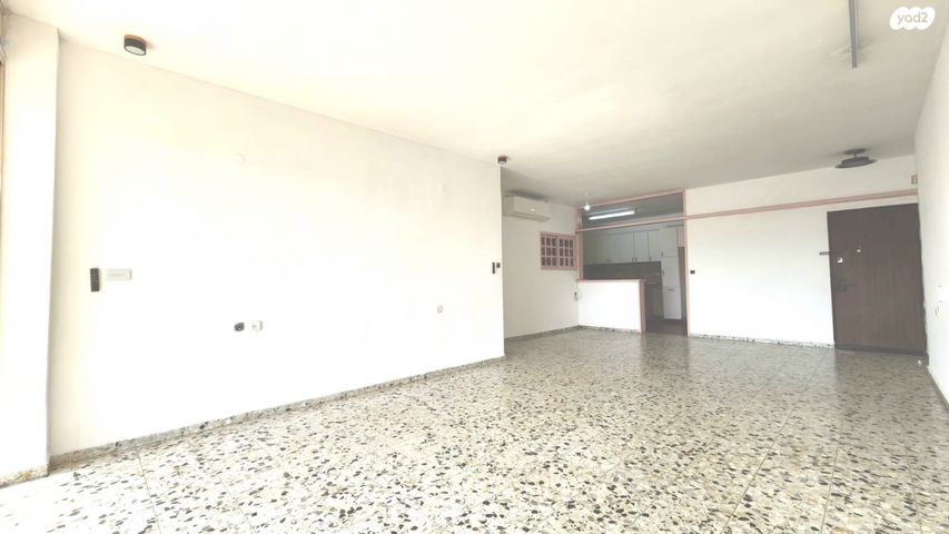 דירה, צבי הירשפלד, רמז, מערב ותיק, ראשון לציון