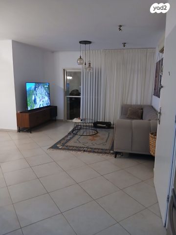 דירה, רחבעם זאבי, רמות הרכס, באר שבע