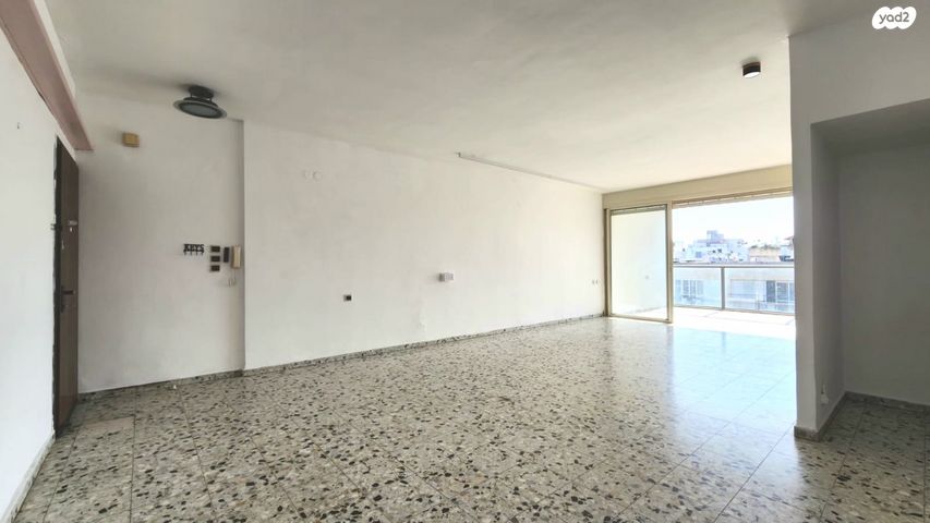 דירה, צבי הירשפלד, רמז, מערב ותיק, ראשון לציון