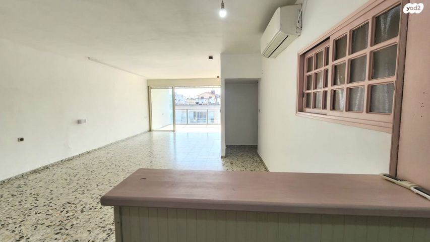 דירה, צבי הירשפלד, רמז, מערב ותיק, ראשון לציון